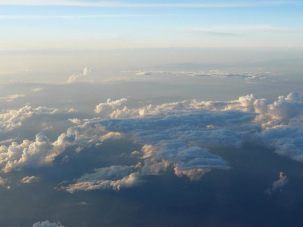 dubai-hong-kong-en-avion-nuages-michelle-auboiron-charles-guy-03