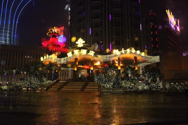 macau-by-night-photo-charles-guy-03