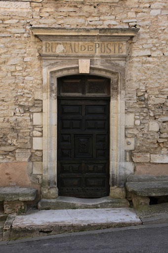 Ancien bureau de poste à Goult - Lubéron